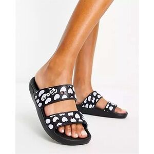 🖤🤍NWOT Heart Print Crocs Slides